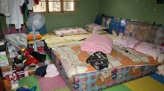 梦见一家人在一个房间睡觉,梦见我亲弟一家人在我后屋睡觉图2