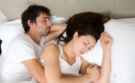 单身女人梦见和男人睡觉,梦见跟别的男人睡觉是什么预兆图1