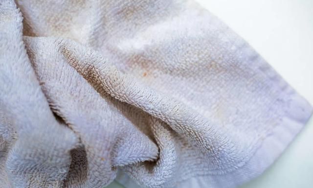 女人梦见自己洗脏毛巾,梦见污水洗手是什么意思图3