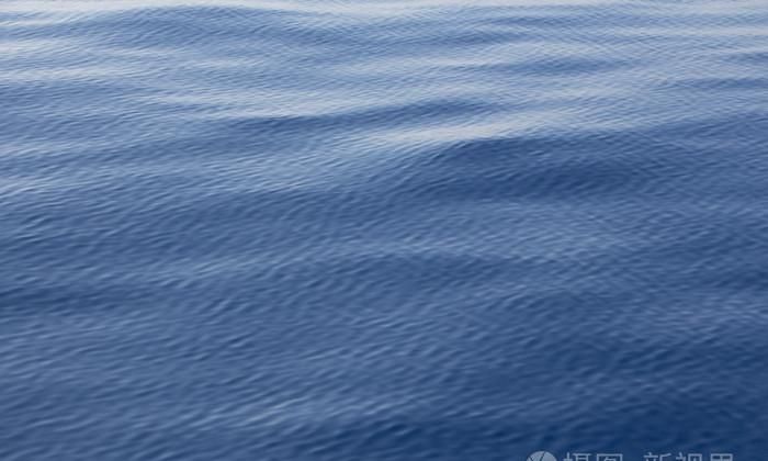 梦见平静的水面,梦见平静蓝蓝的大海什么意思图1